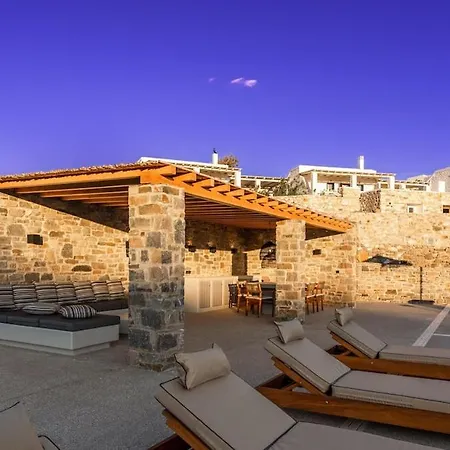 Double Pool ι Villa